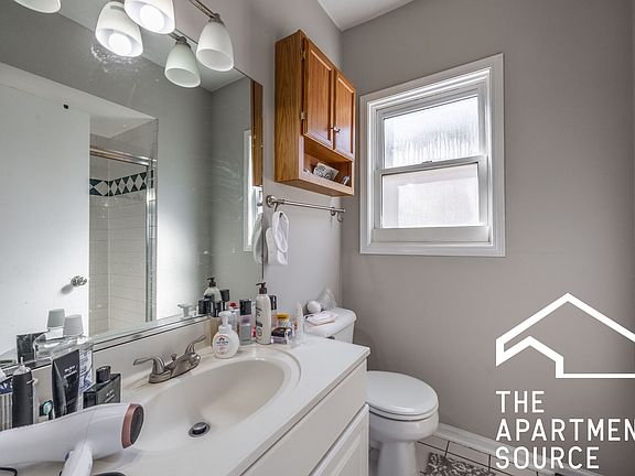 4th image of 834 N Wood St #1
