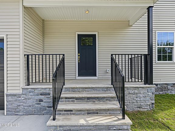 3rd image of 1117 Lakewood Road