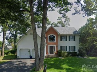 3 Rosewood Ln, Monroe Township, NJ 08831