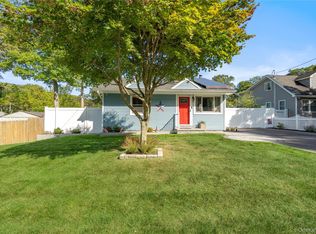 25 Begonia Rd, Rocky Point, NY 11778