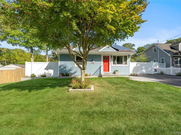 25 Begonia Road, Rocky Point, NY 11778