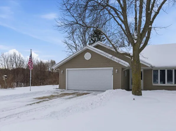 1079 S Pointe Dr, Hastings, MN 55033