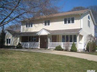 37 Peachtree Ln, Mount Sinai, NY 11766