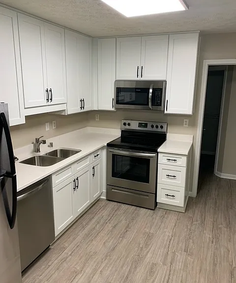 Waterford Place Apartments — Photo 4