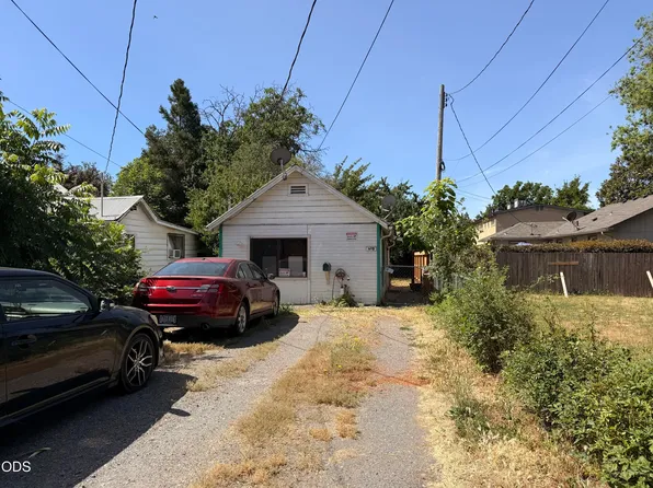411 SE L St, Grants Pass, OR 97526
