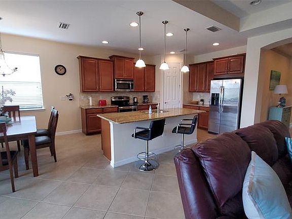 4th image of 1050 Bluffwood Dr