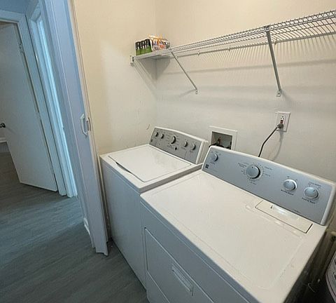 4th image of 3480 Meadowlane Cir SW #1
