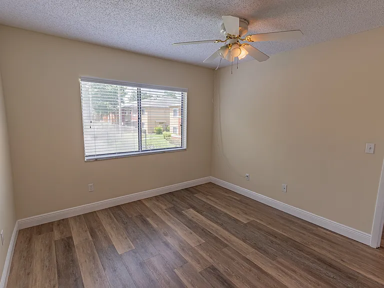 632 Kenwick Cir #202 — Photo 12