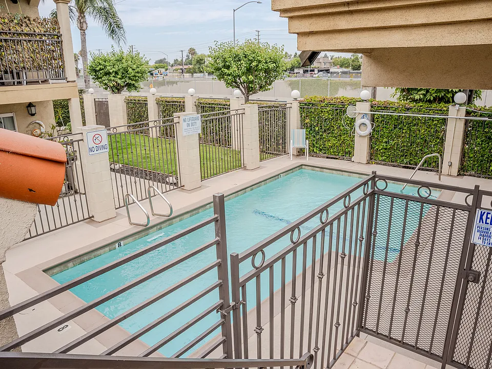 2072 Newport Blvd #226
