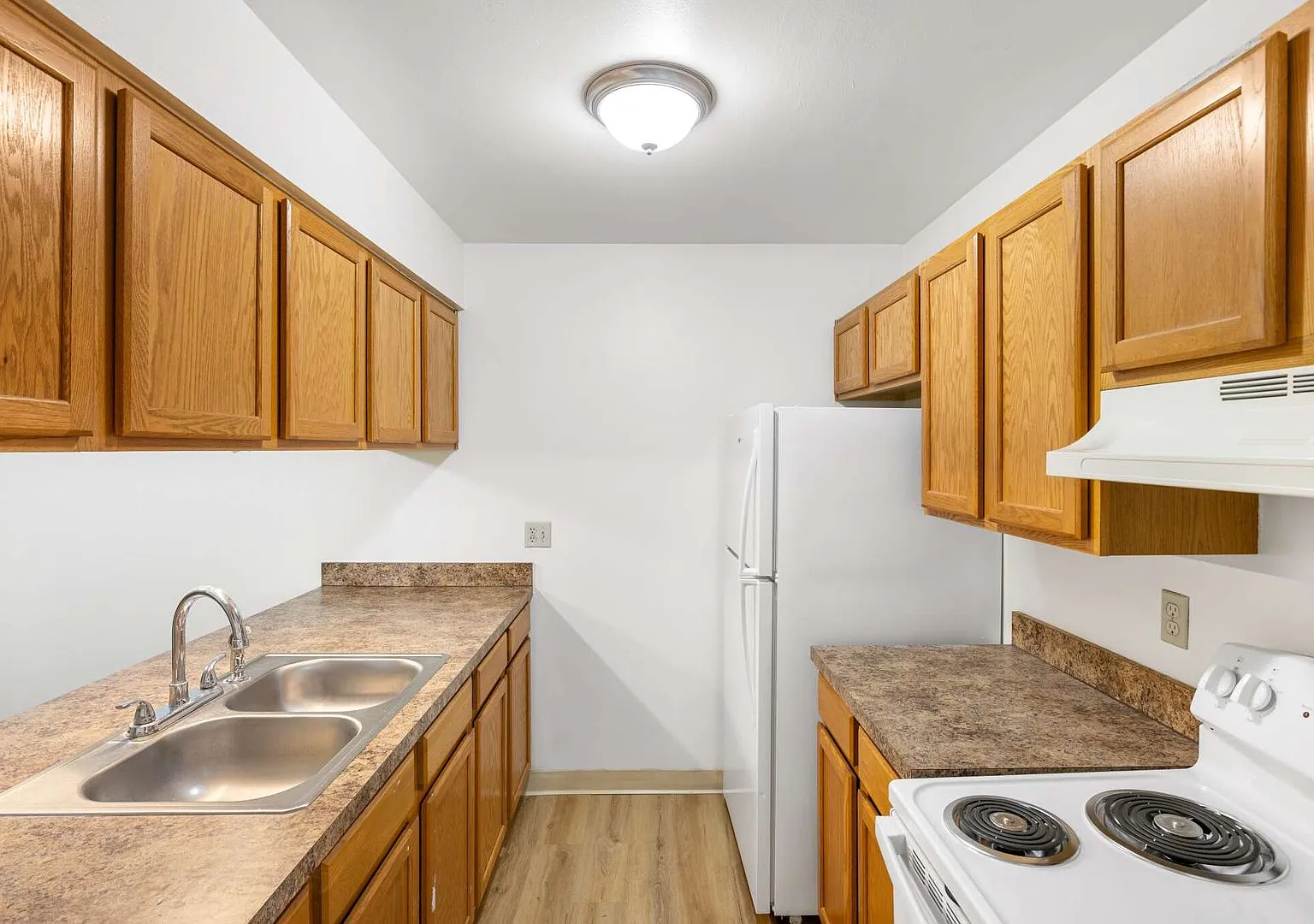 York Hills Apartments ( York Hills Apts LLC) — Photo 4