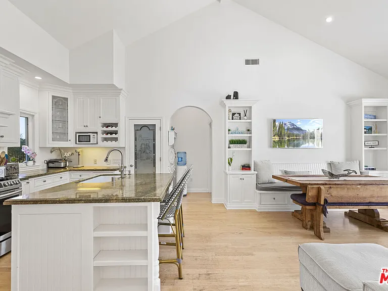6671 Dume Dr — Photo 48