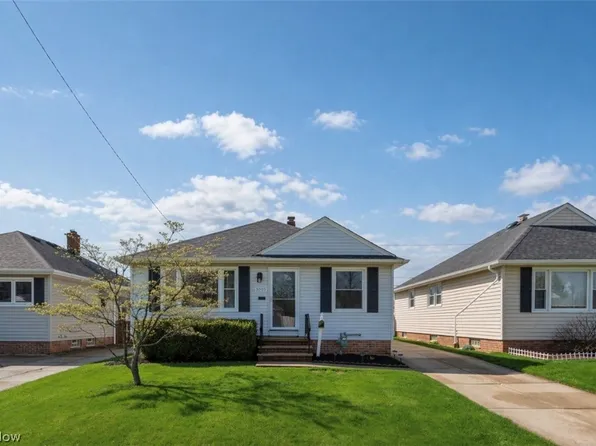 3003 Park Dr, Parma, OH 44134
