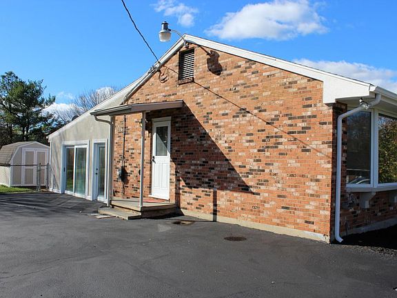 5th image of 919 Emerald Dr