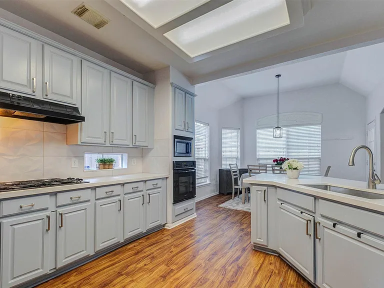 1606 Barrington Hills Ln — Photo 13