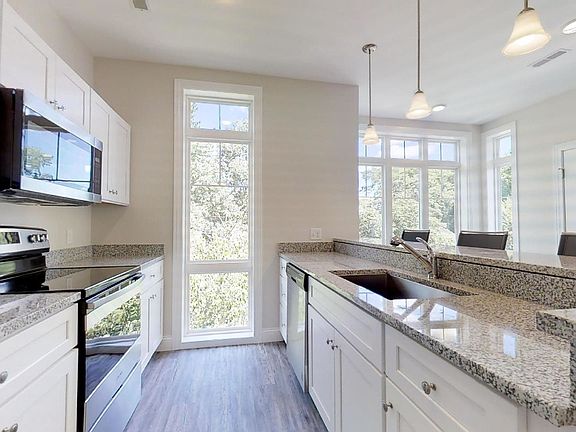 2nd image of 309 W Washington St #306