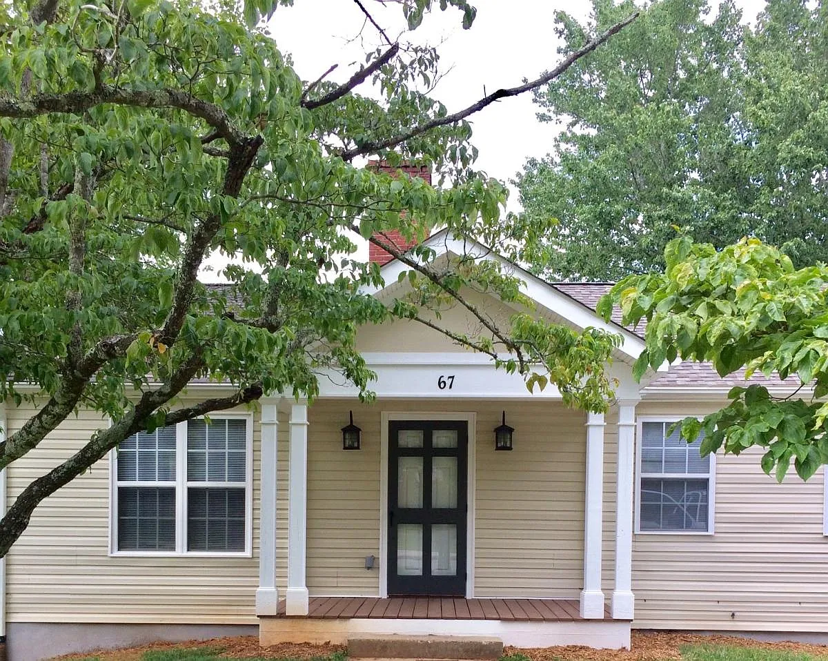 2 bed, 1.5 bath, 1400 sqft, $1,900 — Photo 1