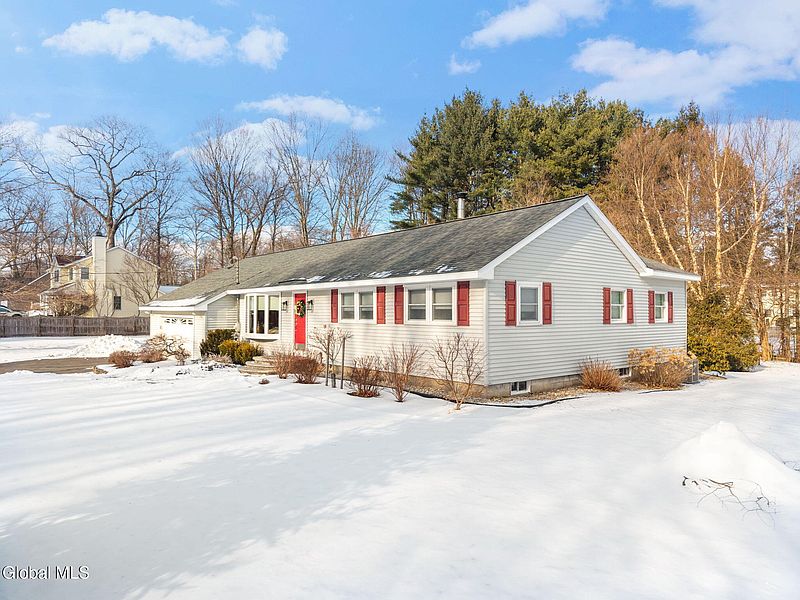 4th image of 751 Carlton Road