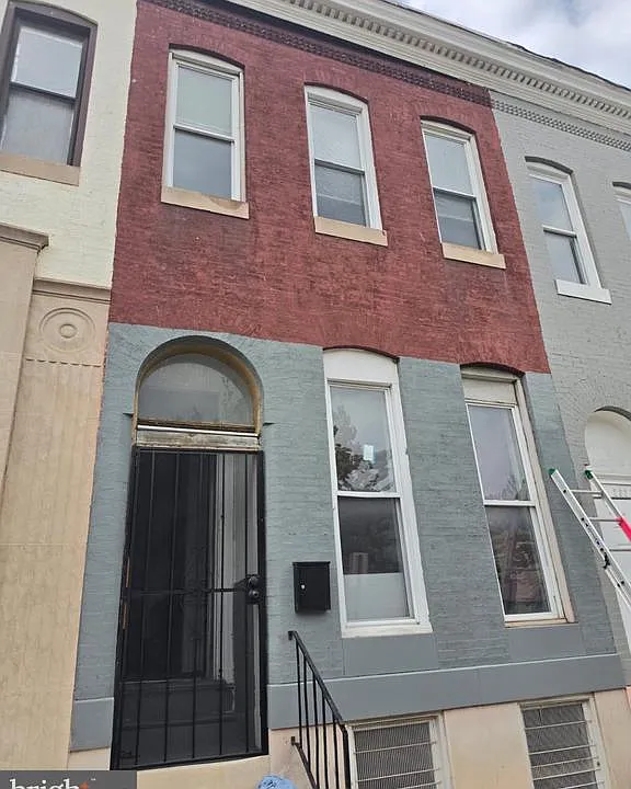 2558 W Baltimore St