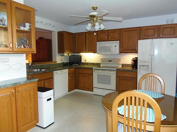 3rd image of 333 Windgate Ct