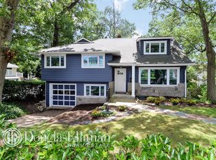16 Godfrey Ave, Bayville, NY 11709