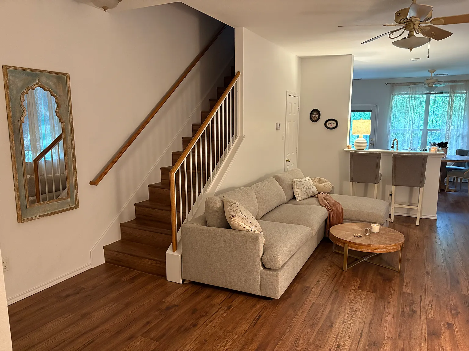 2 bed, 2.5 bath, 1141 sqft, $2,300 — Photo 2