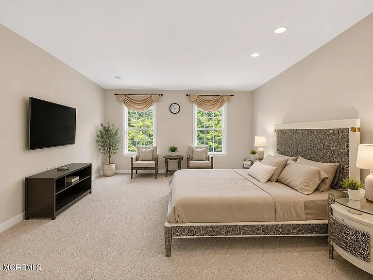 14 Heathrow Ct — Photo 25