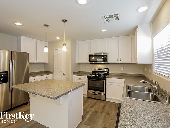 5th image of 581 Shewsbury Ave