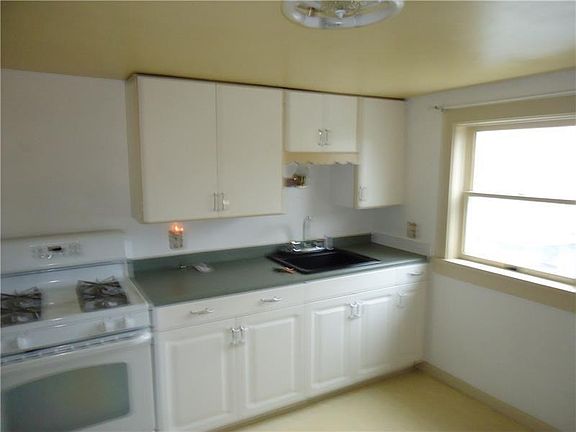 5th image of 2022 Western Ave