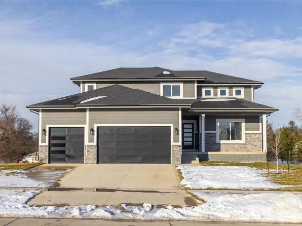 537 SE Walnut Woods Dr, West Des Moines, IA 50265