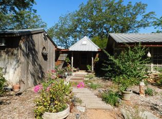 201 Gold Rd, Fredericksburg, TX 78624