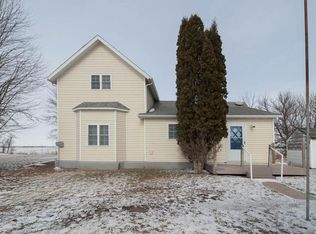5628 31st Ave, Center Point, IA 52213