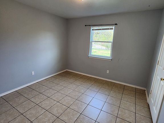 5th image of 1006 Hidden Cove Trl
