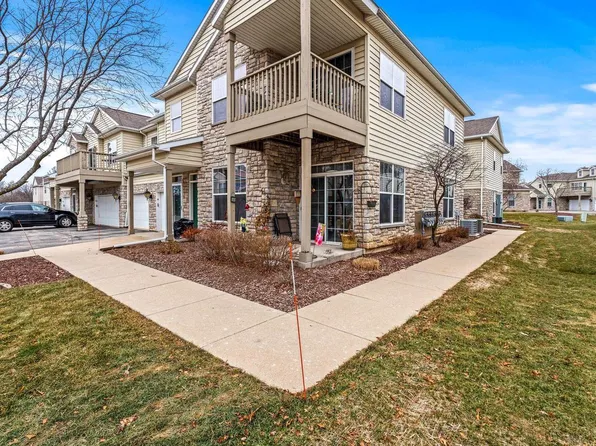 N16W26532 Meadowgrass CIRCLE #A, Pewaukee, WI 53072