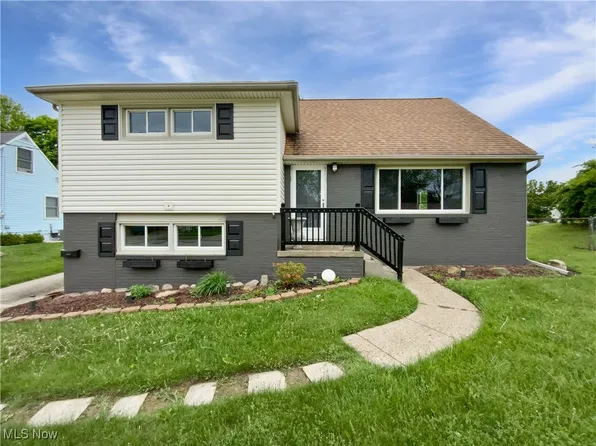 1208 Clinton Ave SE, North Canton, OH 44720