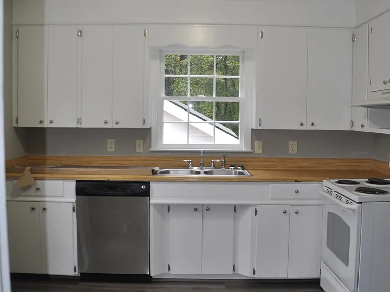 540 Owens Dr — Photo 6