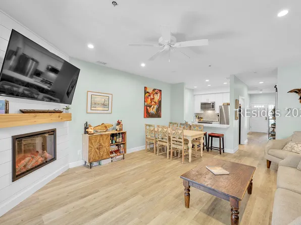 10 Yacht Cove Dr APT 202, Hilton Head Island, SC 29928