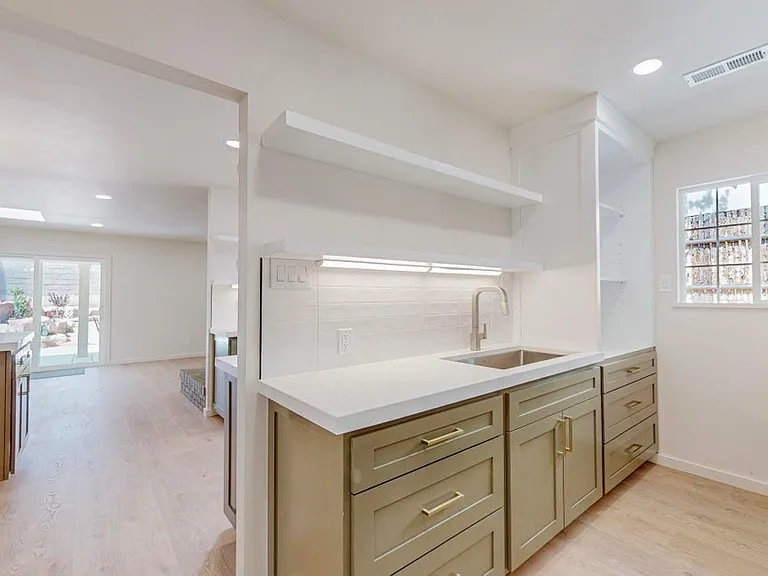 8005 Pickard Ave NE — Photo 27