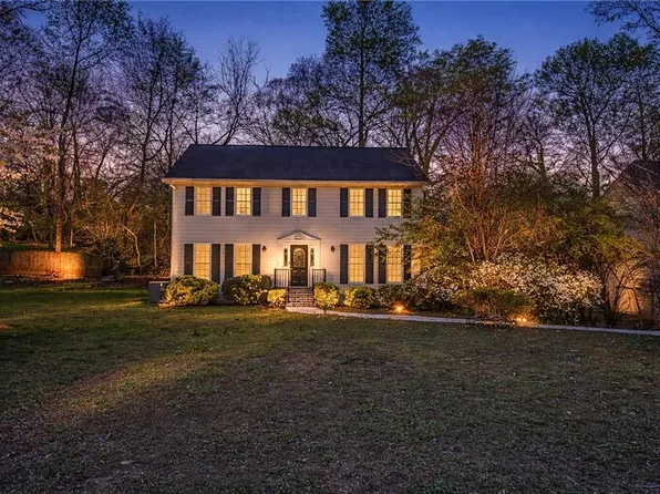 717 Hunt Station Dr, Lawrenceville, GA 30044