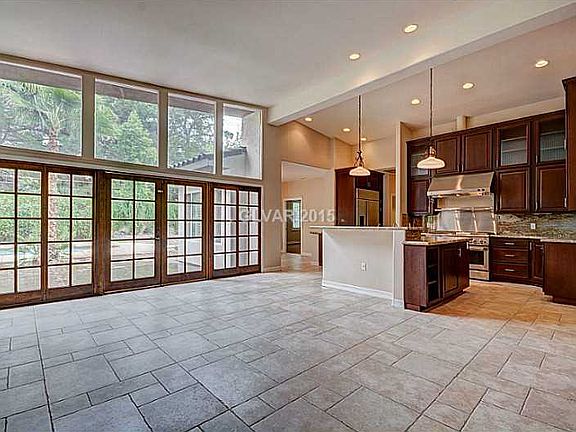 4th image of 413 Rosemary Ln