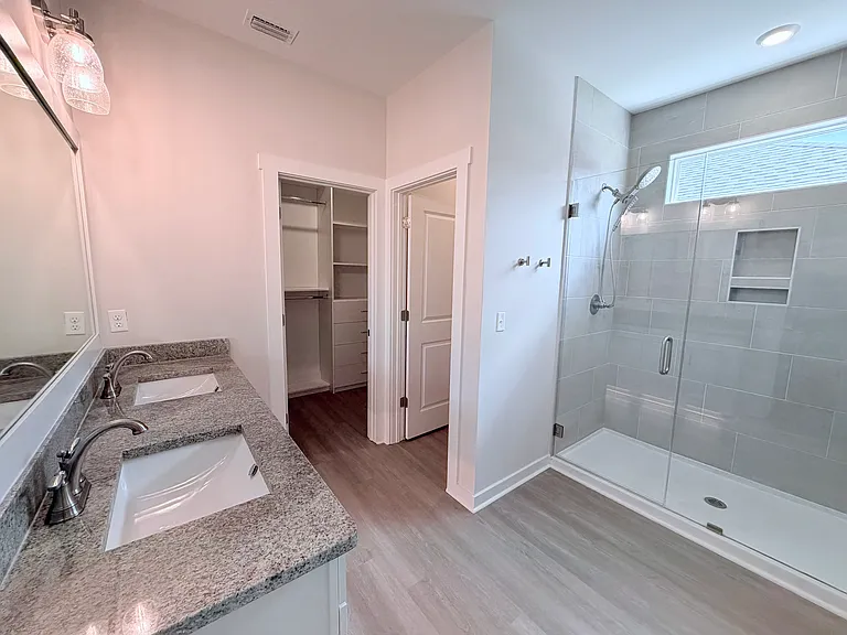 2305 Peony St — Photo 8