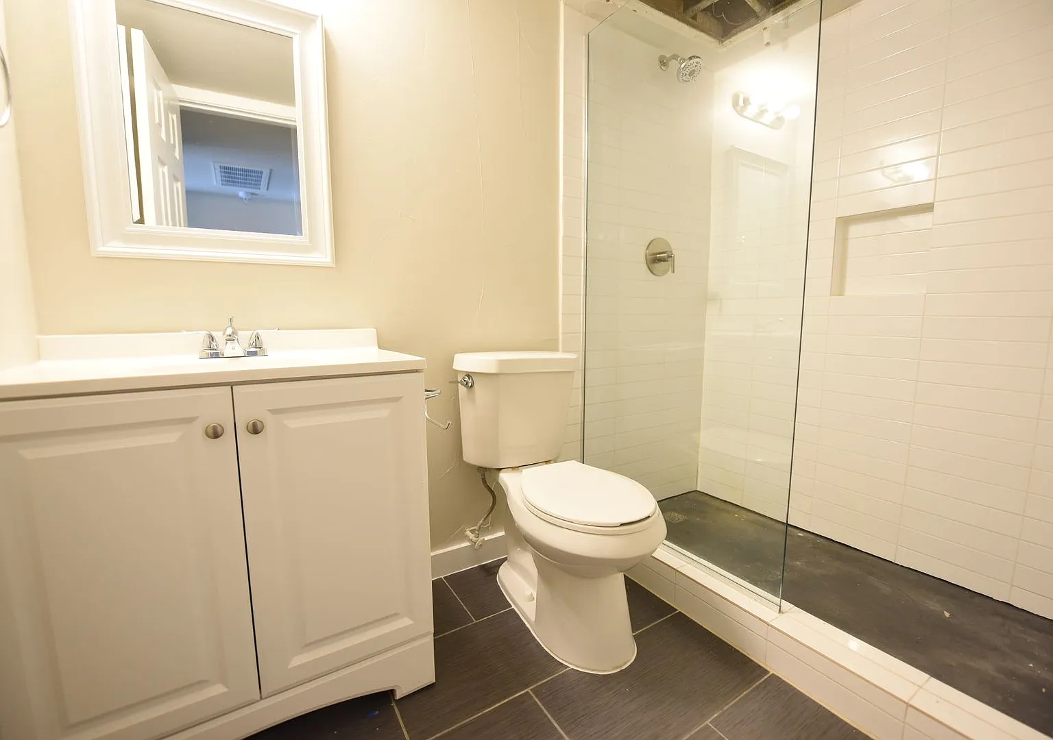 Lakewood Gardens - 5408 Reiger Ave — Photo 4