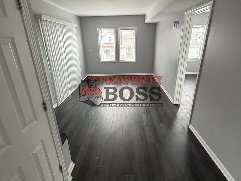 1010 Hoffman St — Photo 3