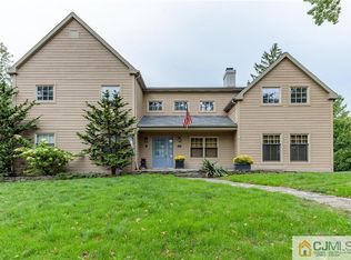 24 E Cliff Rd, Colonia, NJ 07067