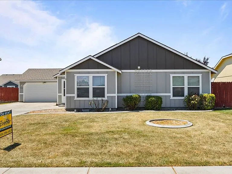 5708 Ochoco Ln — Photo 2