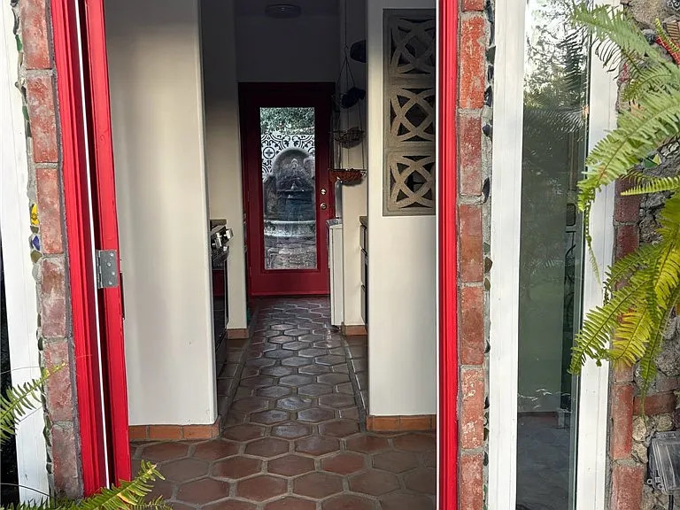 1802 N Raymond Ave — Photo 9