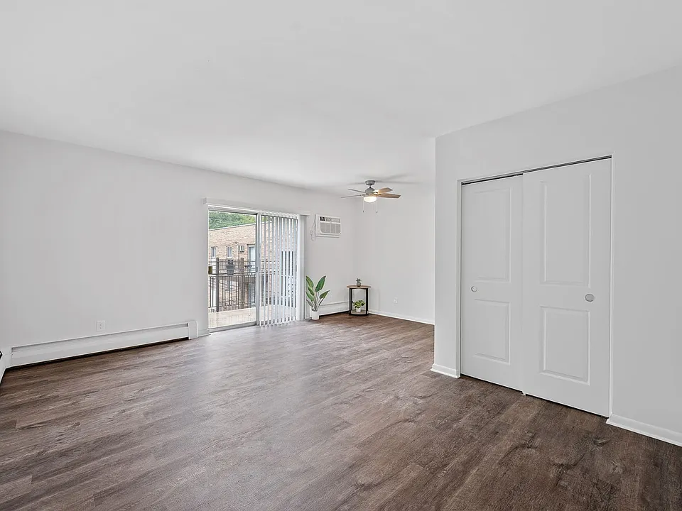 341-343 W Galbraith Rd