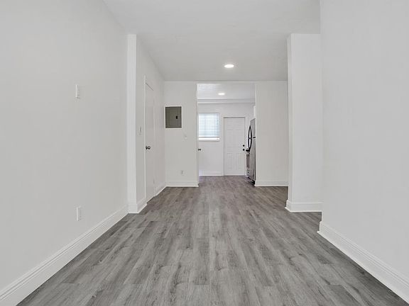 3rd image of 7325 Carlyle Ave Unit 11-7315C-1