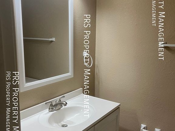 4th image of 157 W Inglewood St APT 1