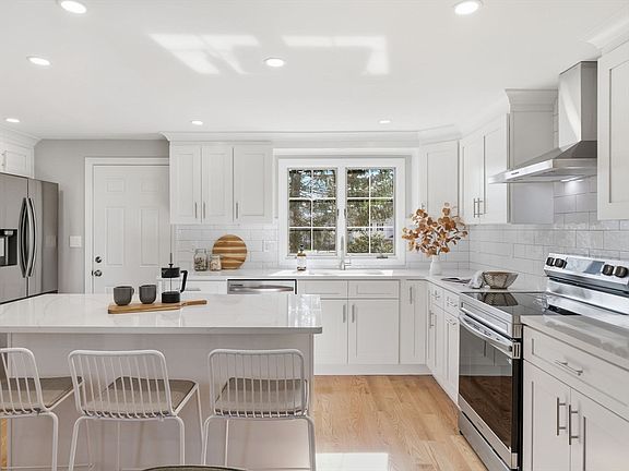 4th image of 58 Maple St