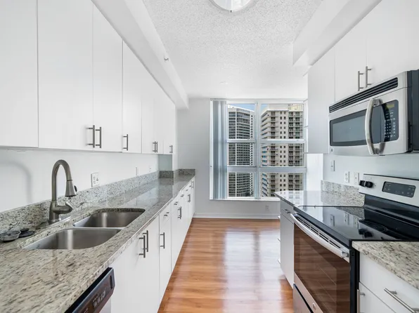 Yacht Club at Brickell Apartments